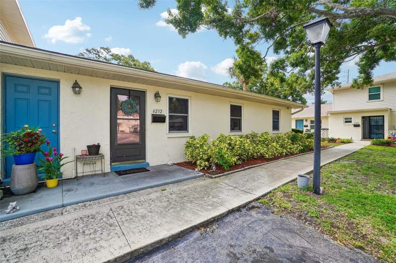 3 bedroom Condominium at 6232 Gretna Green Court, Townhouses At Bonnie Bay Condo, Pinellas Park — photo 3