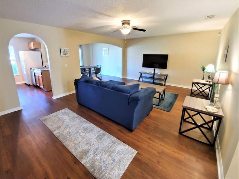 3 bedroom Townhouse at 9870 Ashburn Lake Drive, Ashburn Square Twnhms, Tampa — photo 3