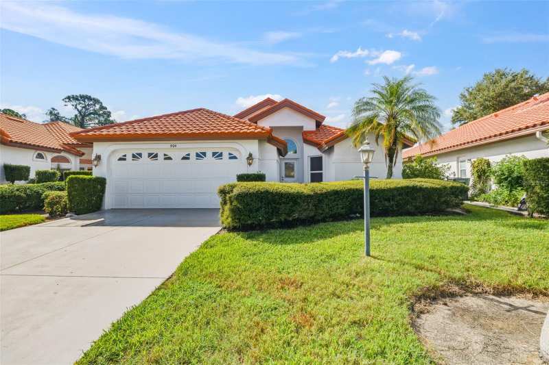 3 bedroom Single Family Residence at 924 Harbor Town Drive, Chestnut Creek Patio Homes, Venice — photo 1