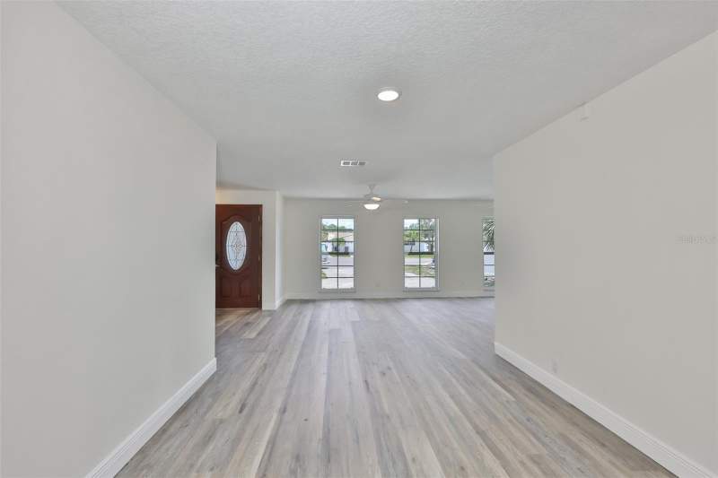 4 bedroom Single Family Residence at 8410 Lava Place, Bay Crest Park Unit 16, Tampa — photo 4