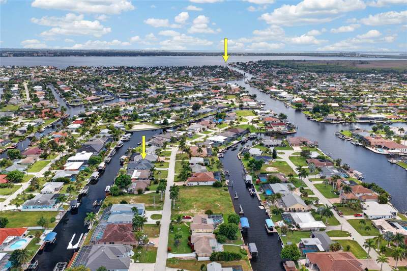 4 bedroom Single Family Residence at 4933 Seville Court, Cape Coral, Cape Coral — photo 2