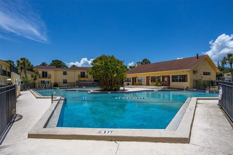 1 bedroom Condominium at 7612 Nacido Court, The Greens Of Townn Country, Tampa — photo 2
