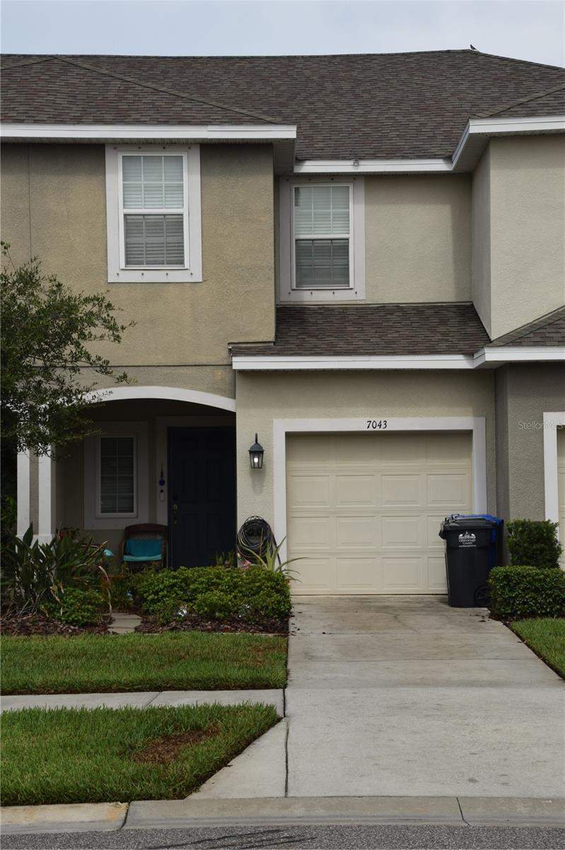 3 bedroom Townhouse at 7043 Summer Holly Place, Oak Creek Prcl 8 Ph 1, Riverview — photo 2