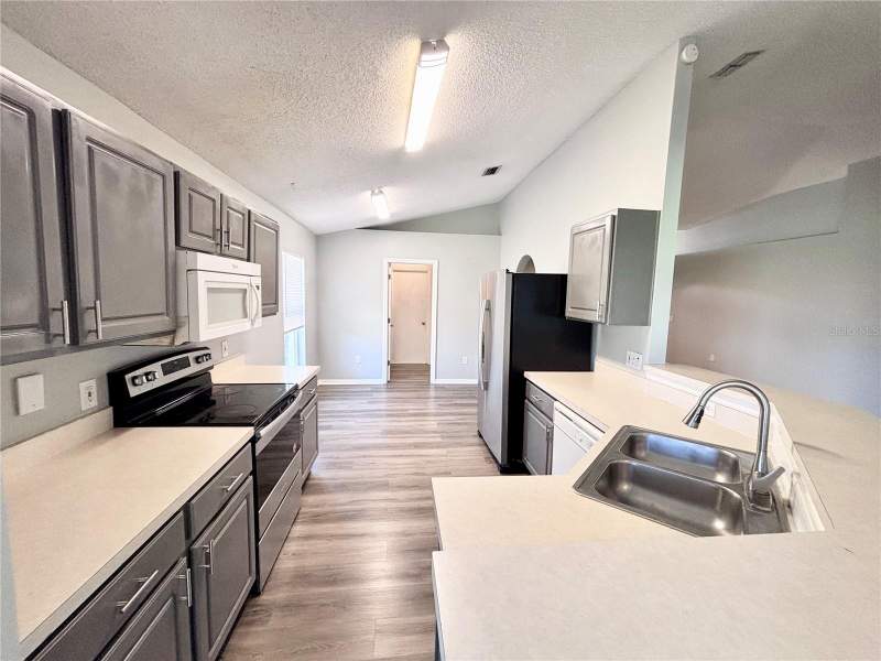 4 bedroom Single Family Residence at 15937 Wilkinson Drive, Westchester Ph 06 07, Clermont — photo 5