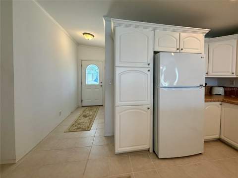 209 S Port Royal Lane, Apollo Beach FL - photo 8 of 38