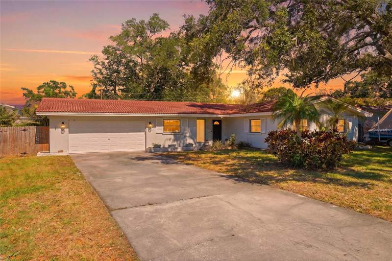 3 bedroom Single Family Residence at 1349 Viewtop Drive, Douglas Manor Park 1st Add, Clearwater — photo 2