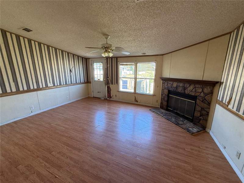 3 bedroom Manufactured Home at 2001 Pine Street, Montagues Village Unit 1, St Cloud — photo 5
