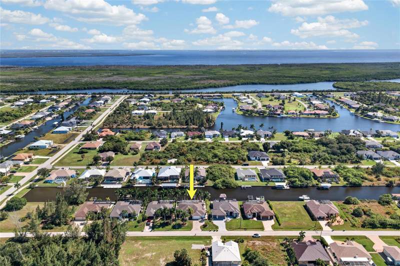 3 bedroom Single Family Residence at 8376 Antwerp Circle, Port Charlotte Sec 093, Port Charlotte — photo 2