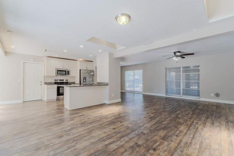 4 bedroom Single Family Residence at 8018 W POCAHONTAS AVENUE, TOWNN COUNTRY PARK UNIT 21, TAMPA — photo 4