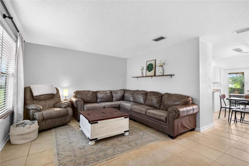 3 bedroom Single Family Residence at 30832 RIDGEVIEW AVENUE, MT PLYMOUTH SECOND ADD, MOUNT PLYMOUTH — photo 4