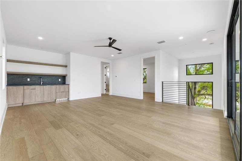 5 bedroom Single Family Residence at 2517 N Riverside Dr, Ridgewood Park, Tampa — photo 4