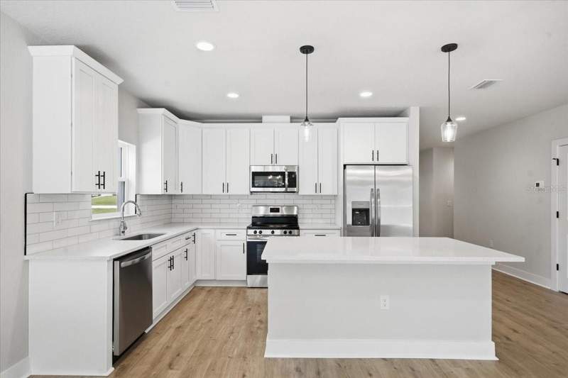 4 bedroom Single Family Residence at 13014 Downy Woodpecker Road, Royal Highlands Unit 8, Weeki Wachee — photo 4