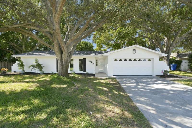 4 bedroom Single Family Residence at 4700 14th Street, Waterway Estates Sec 2, St Petersburg — photo 2