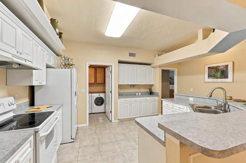 3 bedroom Townhouse at 10538 NW 28th Lane, Williamsburg At Meadowbrook, Gainesville — photo 5