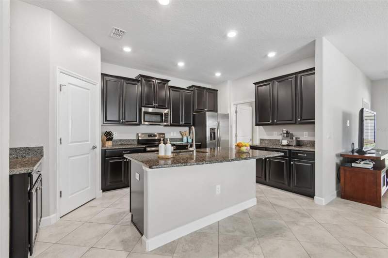 4 bedroom Single Family Residence at 9908 Sage Creek Drive, Belmont North Phase 2B, Ruskin — photo 4