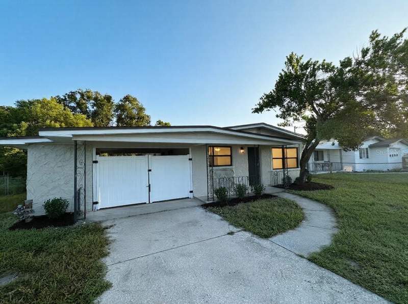 3 bedroom Single Family Residence at 2608 E Yukon Streets, Temple Terraces, Tampa — photo 2