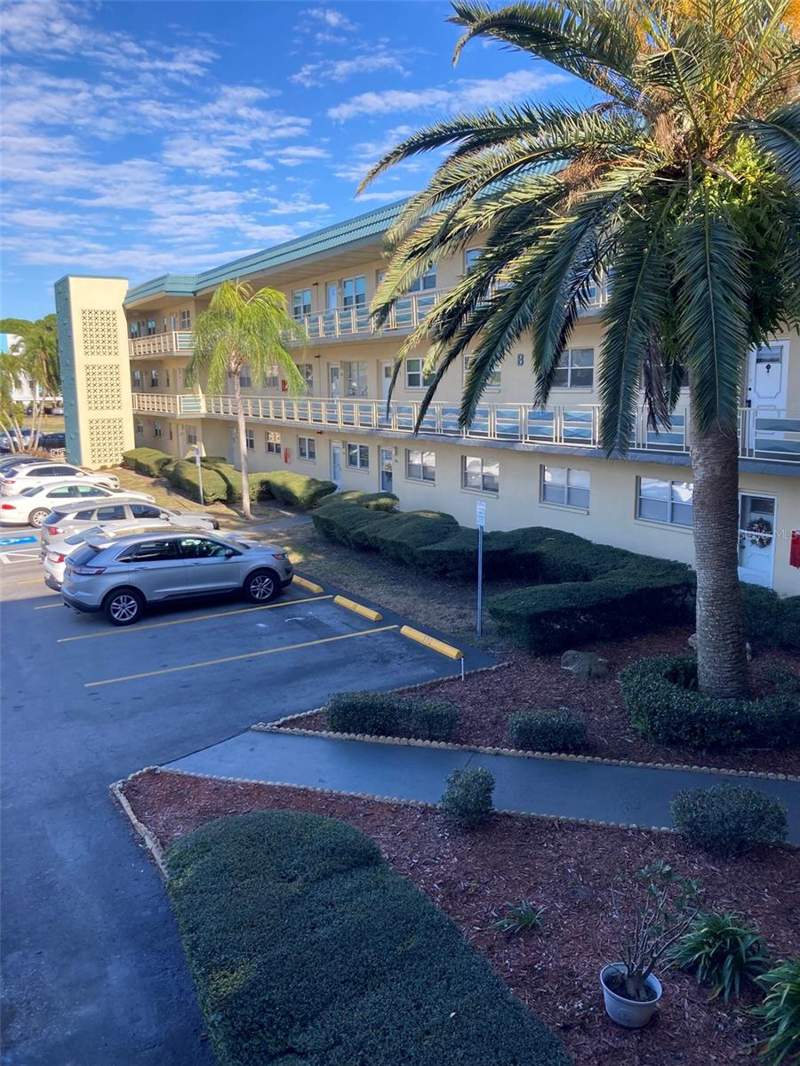 1 bedroom Condominium at 5750 80th Street #C202, Five Towns Of St Pete, St Petersburg — photo 5