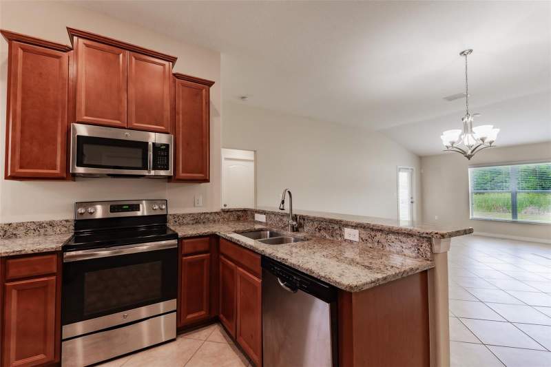 3 bedroom Single Family Residence at 18591 Briar Oaks Drive, Briar Oaks Village 2, Hudson — photo 2