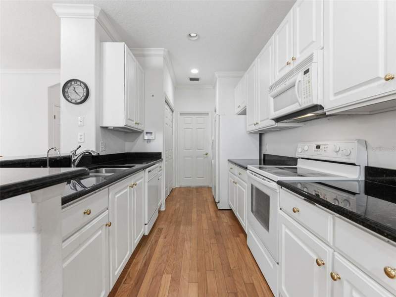 2 bedroom Villa at 8045 Brien Green Way, Meadowood Oaks, Temple Terrace — photo 5