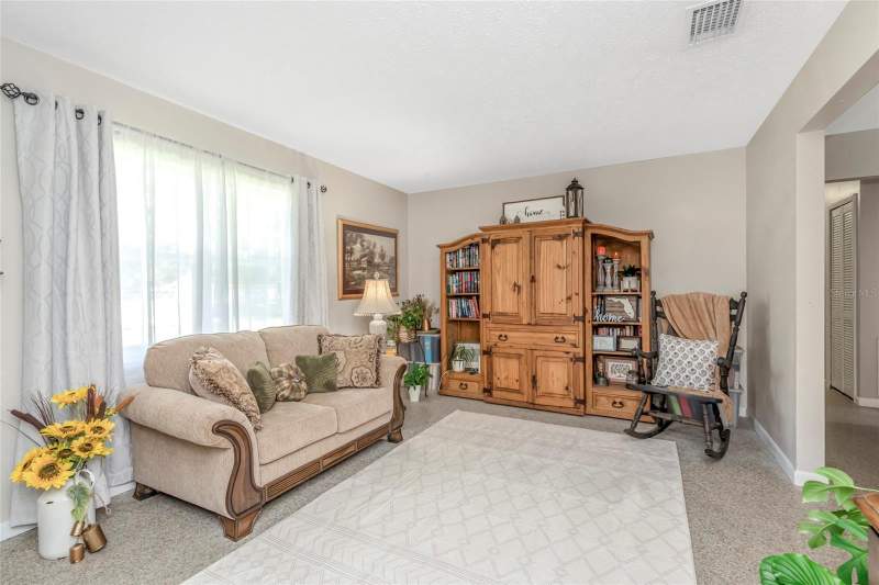 3 bedroom Single Family Residence at 12212 Floral Lane, Jefferson Heights Unit 2, Thonotosassa — photo 3