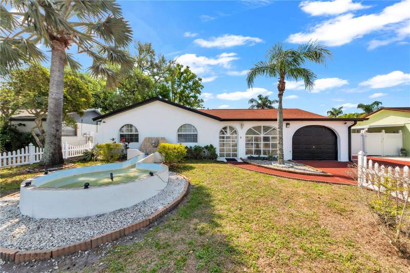 4 bedroom Single Family Residence at 9043 Hickory Circle, Townn Country Park Unit 55, Tampa — photo 3