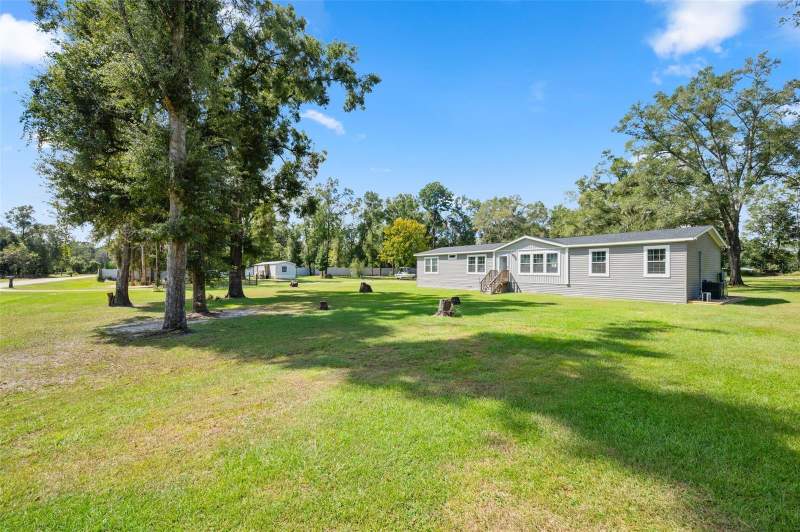 4 bedroom Manufactured Home at 232 SW Trudy Way, Golden Farmettes Sub, Fort White — photo 2