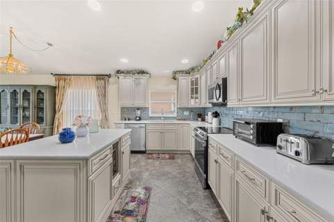 2868 Oconnell Drive, Kissimmee FL - photo 8 of 47