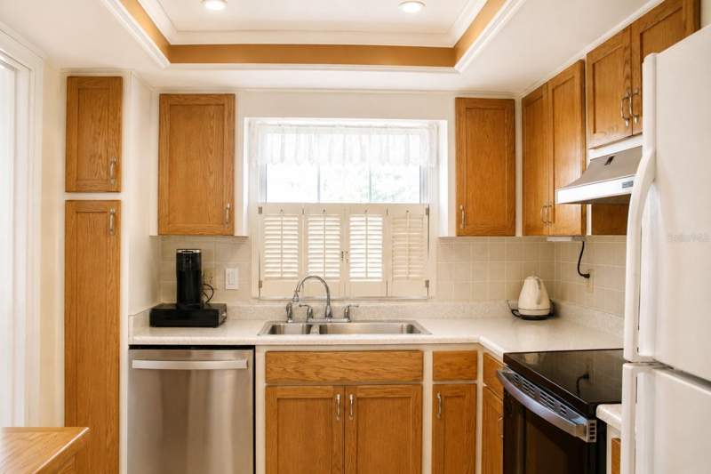 2 bedroom Villa at 1662 S Lake Avenue #6, Normandy Park South, Clearwater — photo 3