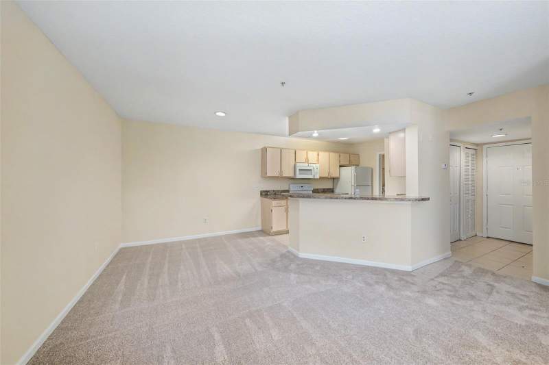 1 bedroom Condominium at 737 CREST PINES DRIVE #634, CREST/WATERFORD LAKES, ORLANDO — photo 3
