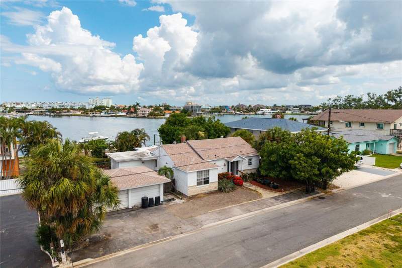 3 bedroom Single Family Residence at 216 Punta Vista Drive, Punta Vista Bennett Beach, St Pete Beach — photo 2