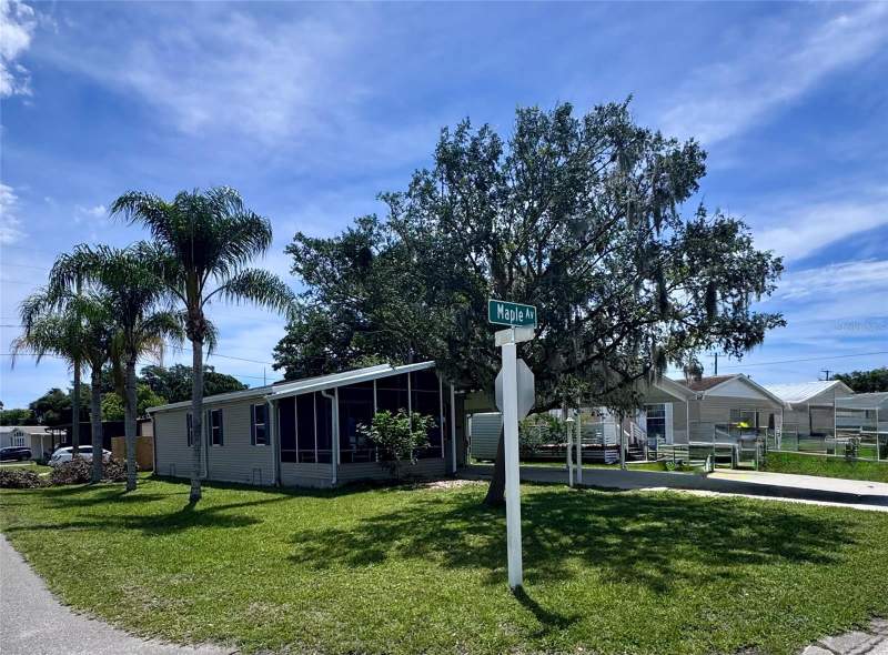 2 bedroom Manufactured Home at 4385 Maple Avenue, Terra Mar Village Mhp Sec 03, Edgewater — photo 2