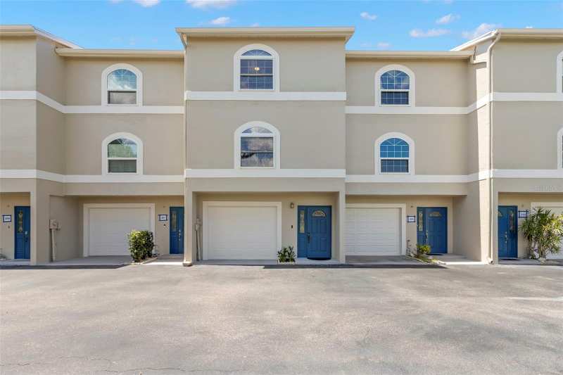 2 bedroom Townhouse at 737 Pinellas Bayway #308, Dolphin Watch Townhomes Hoa, St Petersburg — photo 1