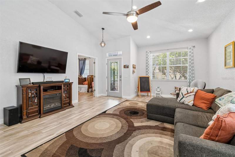 4 bedroom Single Family Residence at 11318 Bridge Pine Drive, Rivercrest Ph 2 Prcl O An, Riverview — photo 5