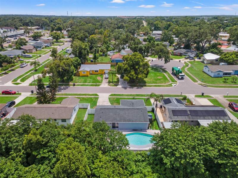 3 bedroom Single Family Residence at 560 Robin Hill Circle, Brandon Estates, Brandon — photo 4