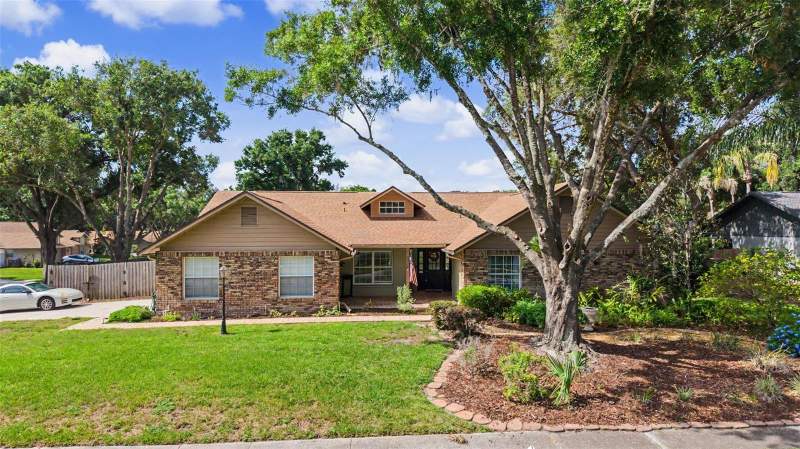 5 bedroom Single Family Residence at 3916 Broomsedge Lane, Lithia Ridge Ph I, Valrico — photo 2