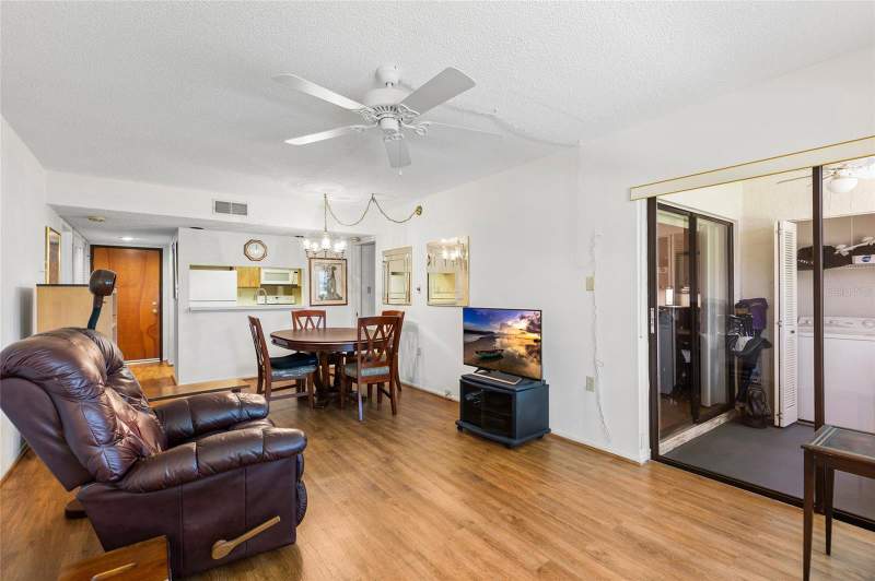 2 bedroom Condominium at 2587 Countryside Boulevard #6110, Inverness Condo, Clearwater — photo 3