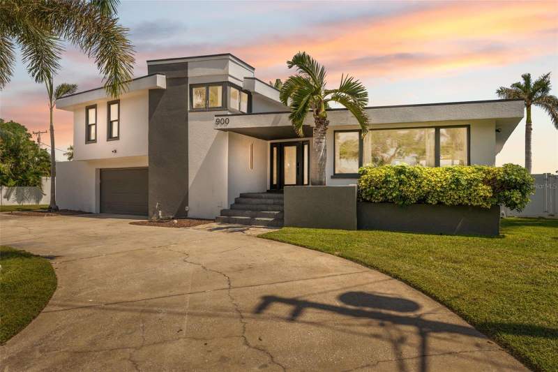 3 bedroom Single Family Residence at 900 79th Street, South Cswy Isle Yacht Club Add, St Petersburg — photo 2