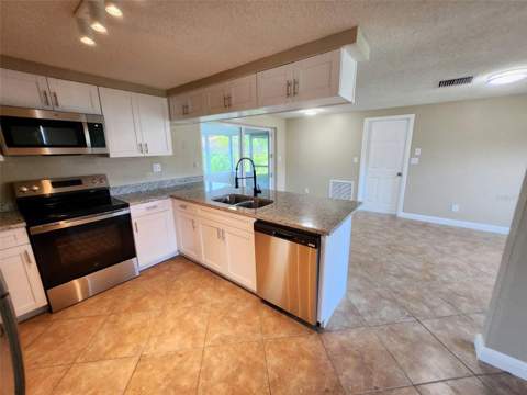 7146 Carmel Avenue, New Port Richey FL - photo 13 of 39