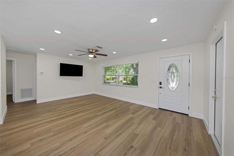 3 bedroom Single Family Residence at 1806 Vancouver Drive, Rosery Grove Villa 3rd Add, Clearwater — photo 5