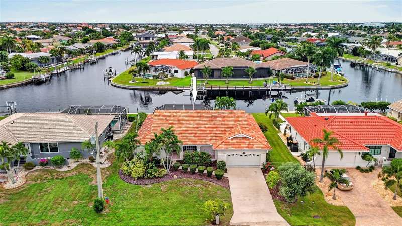 3 bedroom Single Family Residence at 1645 Via Bianca, Punta Gorda Isles Sec 07, Punta Gorda — photo 1