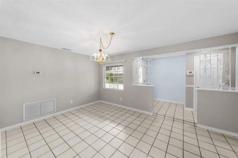 7002 Applewood Court, Tampa FL - photo 9 of 66