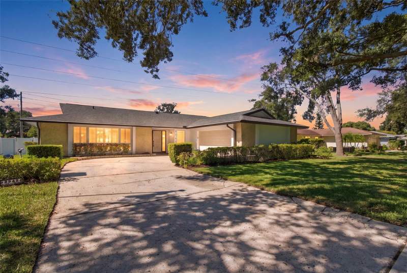 4 bedroom Single Family Residence at 2942 Clubhouse Drive, Clubhouse Estates Of Countryside, Clearwater — photo 2