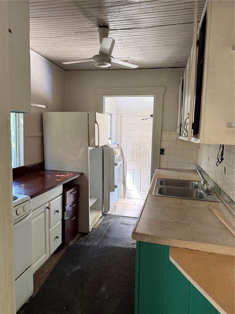 2 bedroom Single Family Residence at 2007 43rd Street, Boca Ceiga Heights, St Petersburg — photo 3