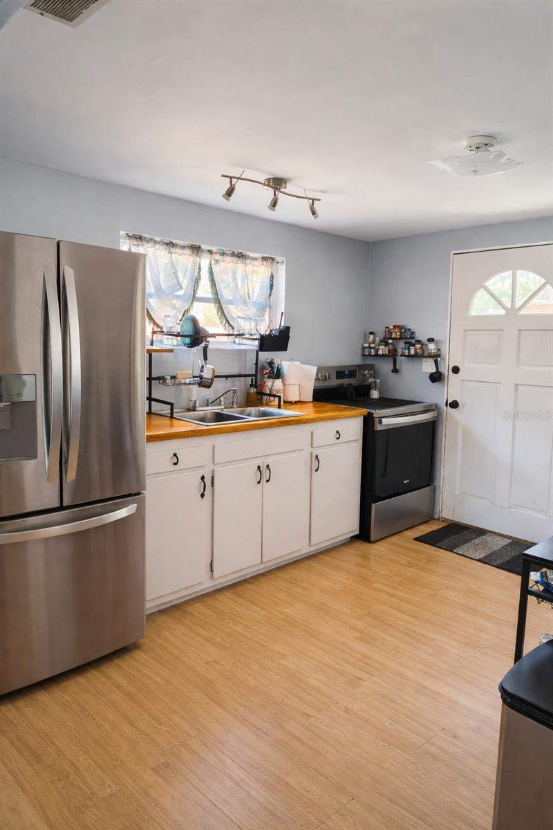 2 bedroom Single Family Residence at 2211 SE 51st Street, Gainesville, Gainesville — photo 5