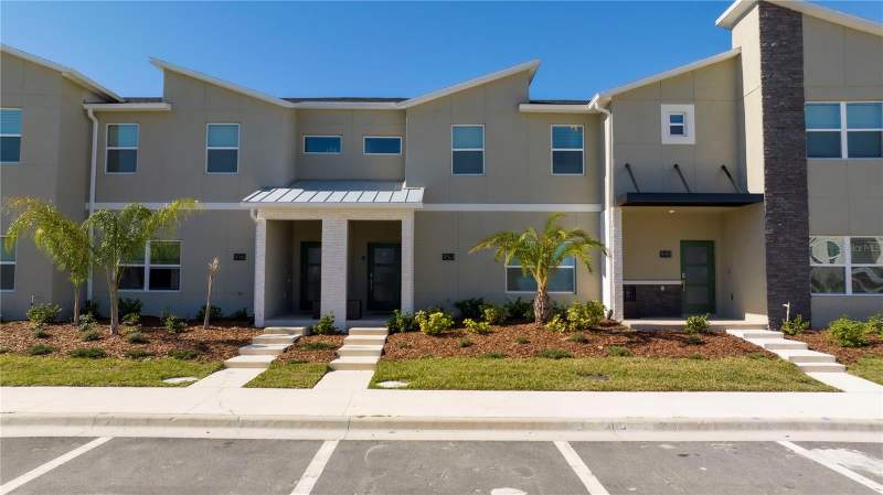 4 bedroom Townhouse at 952 Leader Street, Stoneybrook South North Prcl Ph 6, Davenport — photo 4