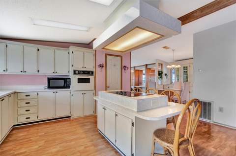 236 N Saint Thomas Circle, Apollo Beach FL - photo 6 of 32