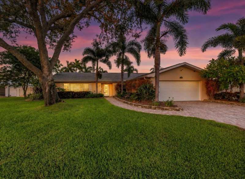 4 bedroom Single Family Residence at 1820 Tanglewood Drive, Tanglewood Isle Sub, St Petersburg — photo 1