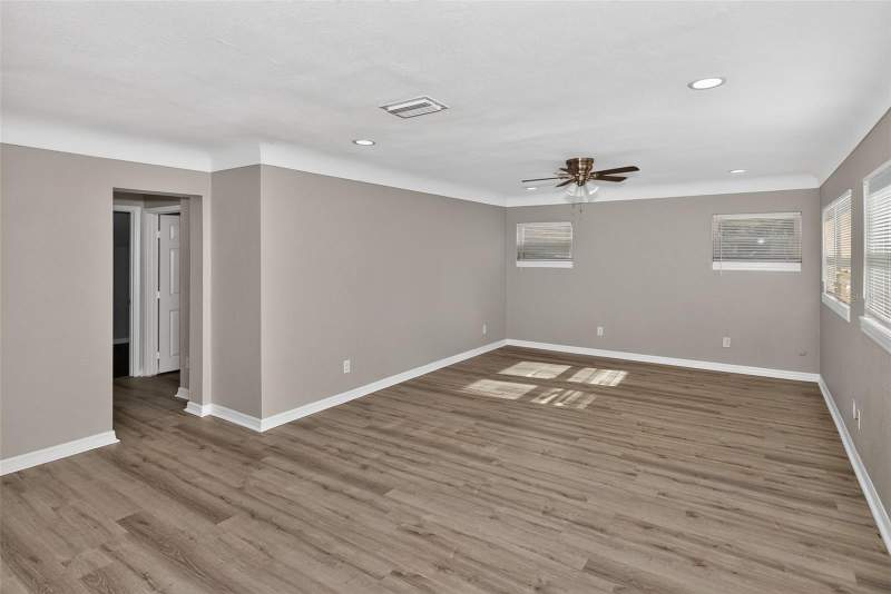 4 bedroom Single Family Residence at 5131 Aragon Way, Lakewood Estates Sec A, St Petersburg — photo 4