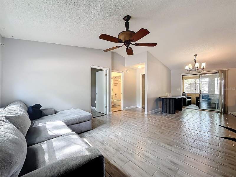 2 bedroom Single Family Residence at 31427 Ghent Avenue, Mount Plymouth, Mount Plymouth — photo 3