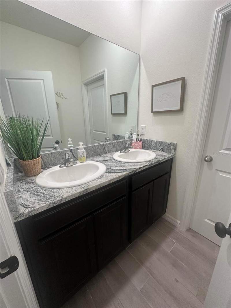 5 bedroom Single Family Residence at 1169 NW 133rd Way, Arbor Greens Ph 2 Unit 4B Pb 37 Pg 91, Newberry — photo 4